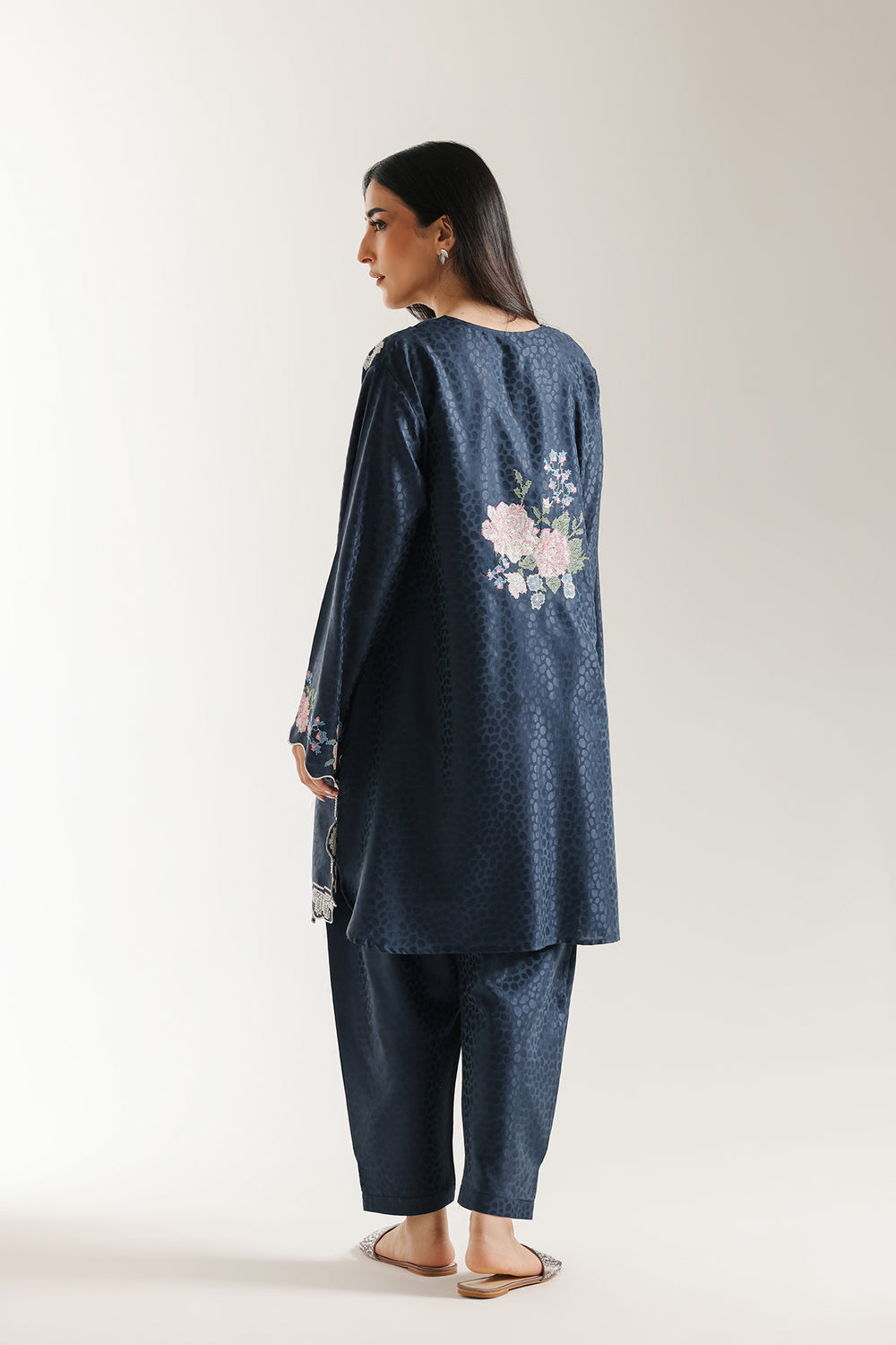 EMBROIDERED SUIT (E6630/102/621)