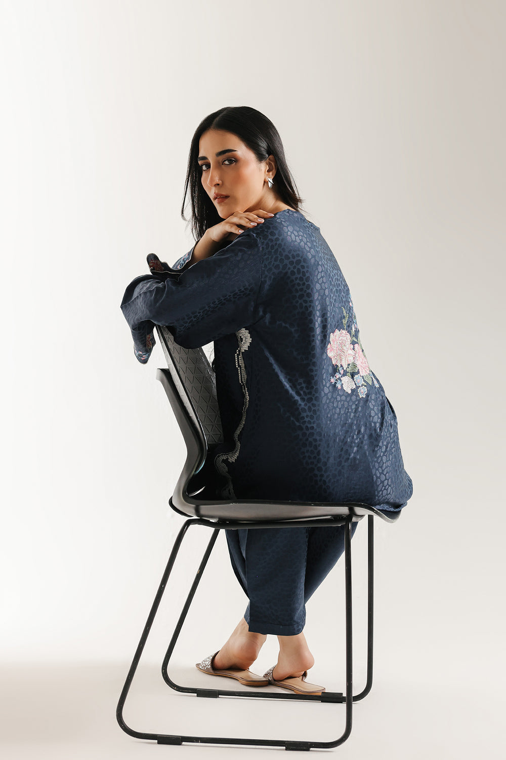 EMBROIDERED SUIT (E6630/102/621)