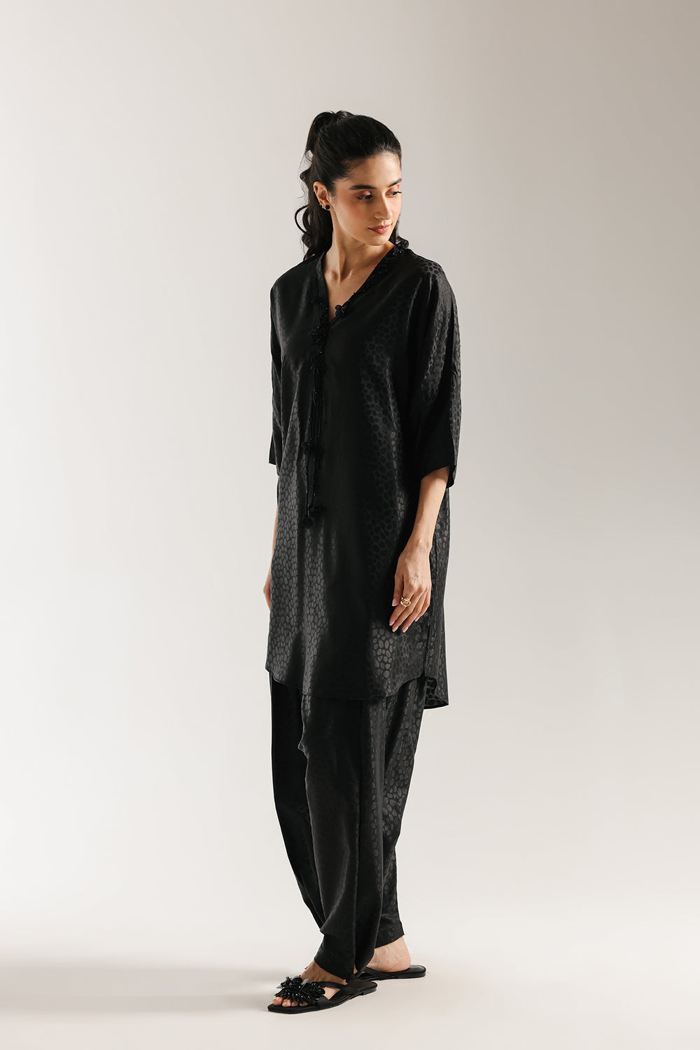 EMBROIDERED SUIT (E6632/102/901)