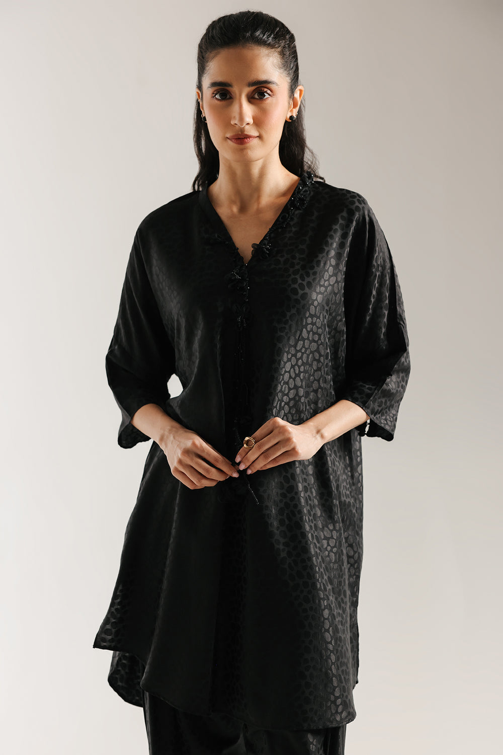 EMBROIDERED SUIT (E6632/102/901)