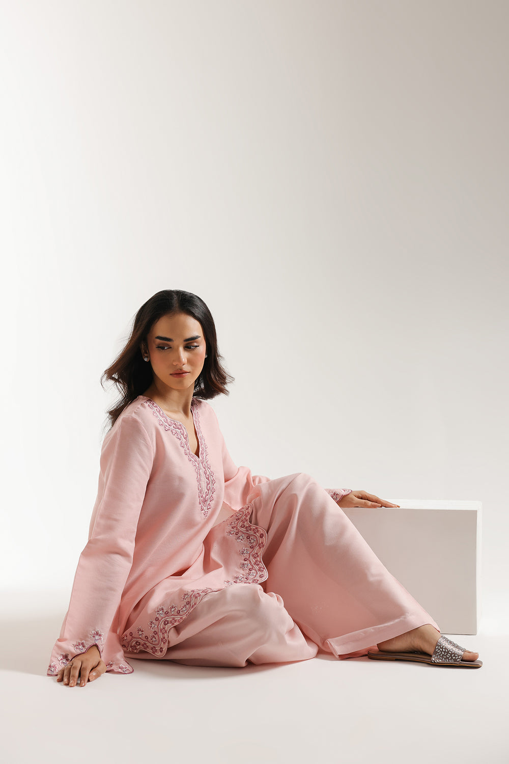 EMBROIDERED SUIT (E6639/102/427)