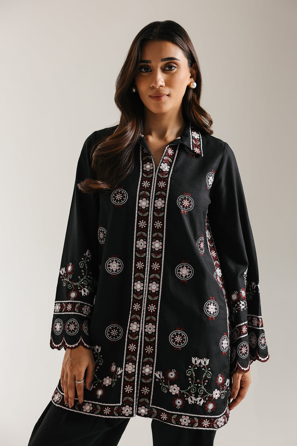 EMBROIDERED SUIT (E6653/102/901)