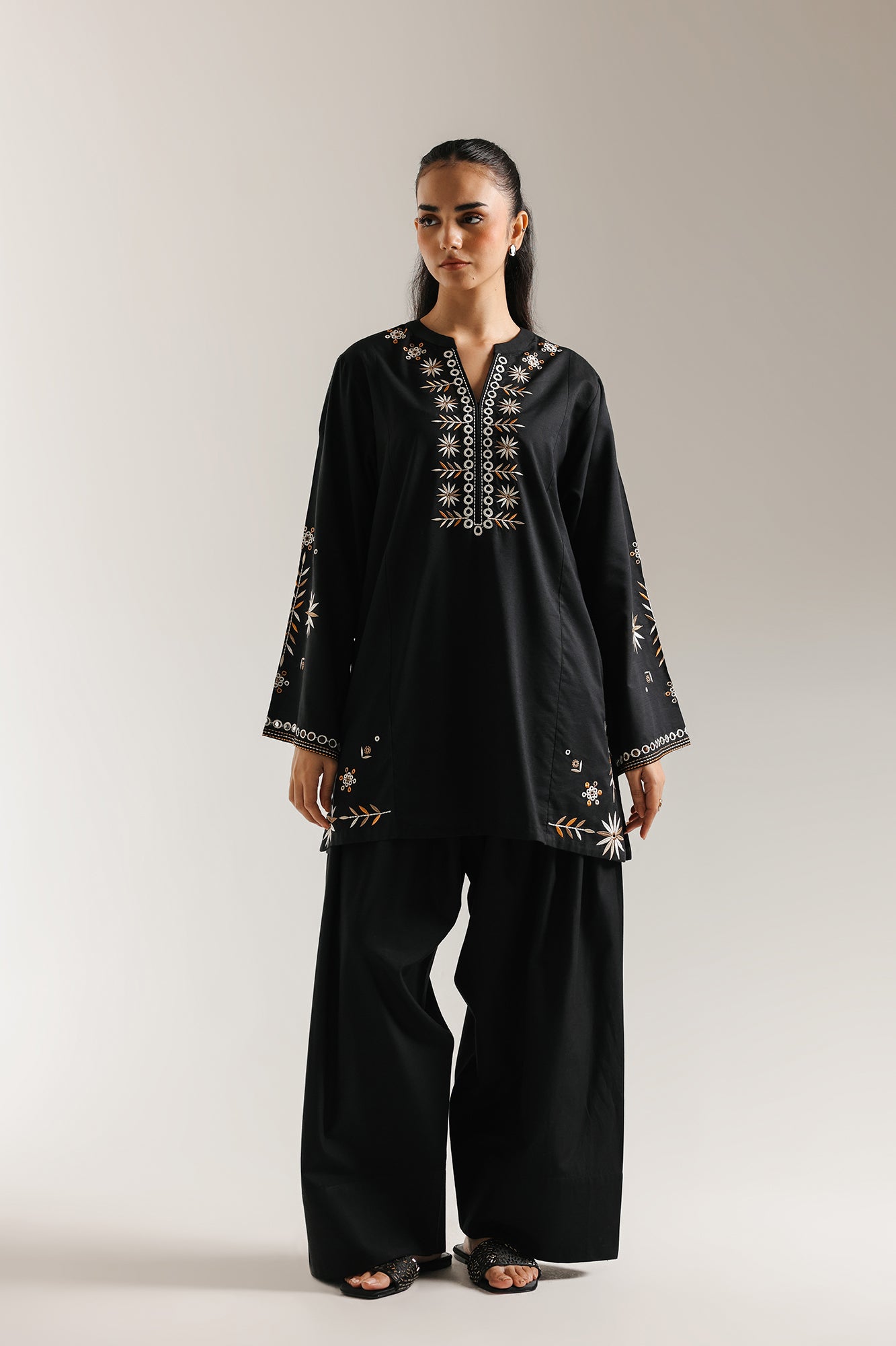 EMBROIDERED KURTI (E6657/102/902)