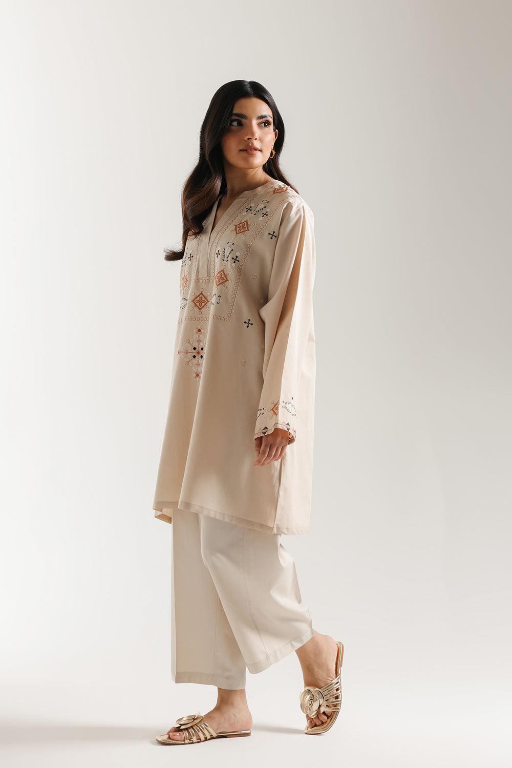 EMBROIDERED KURTI (E6662/102/004)