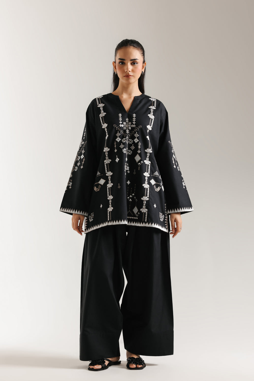 EMBROIDERED KURTI (E6674/102/902)