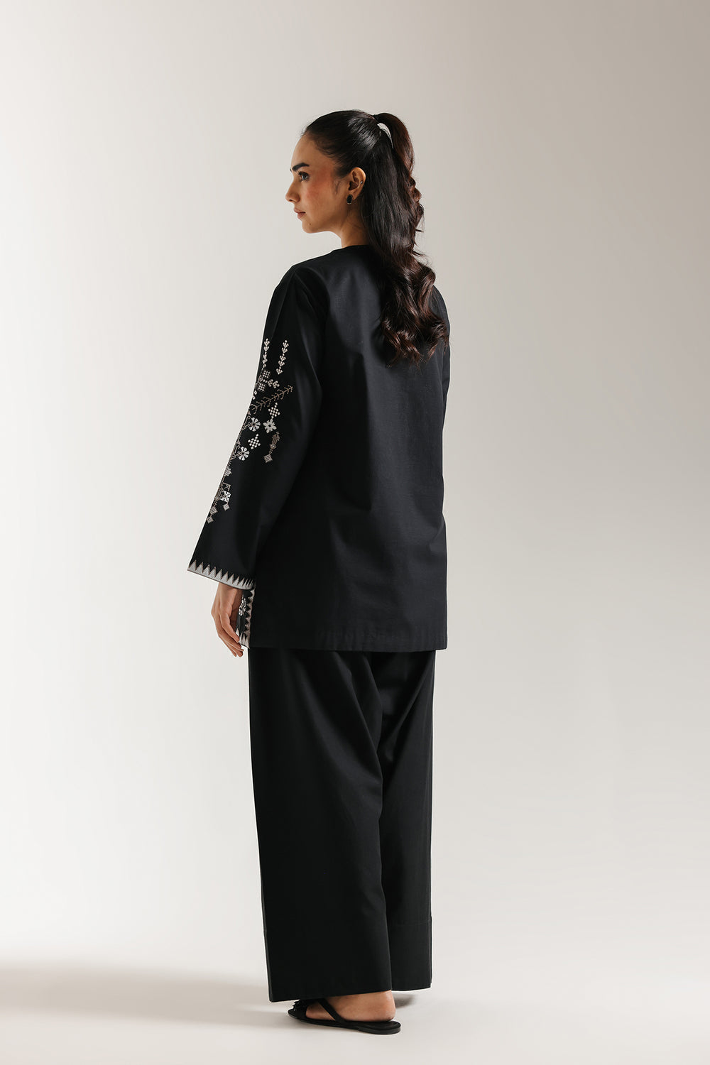 EMBROIDERED KURTI (E6674/102/902)