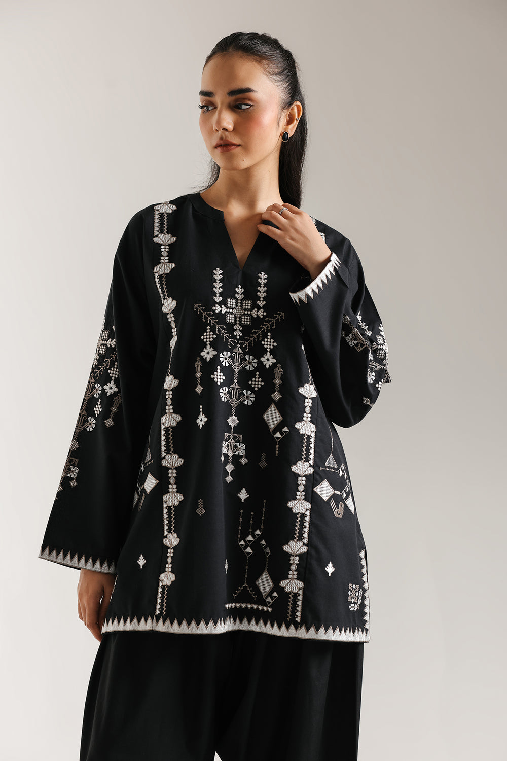 EMBROIDERED KURTI (E6674/102/902)