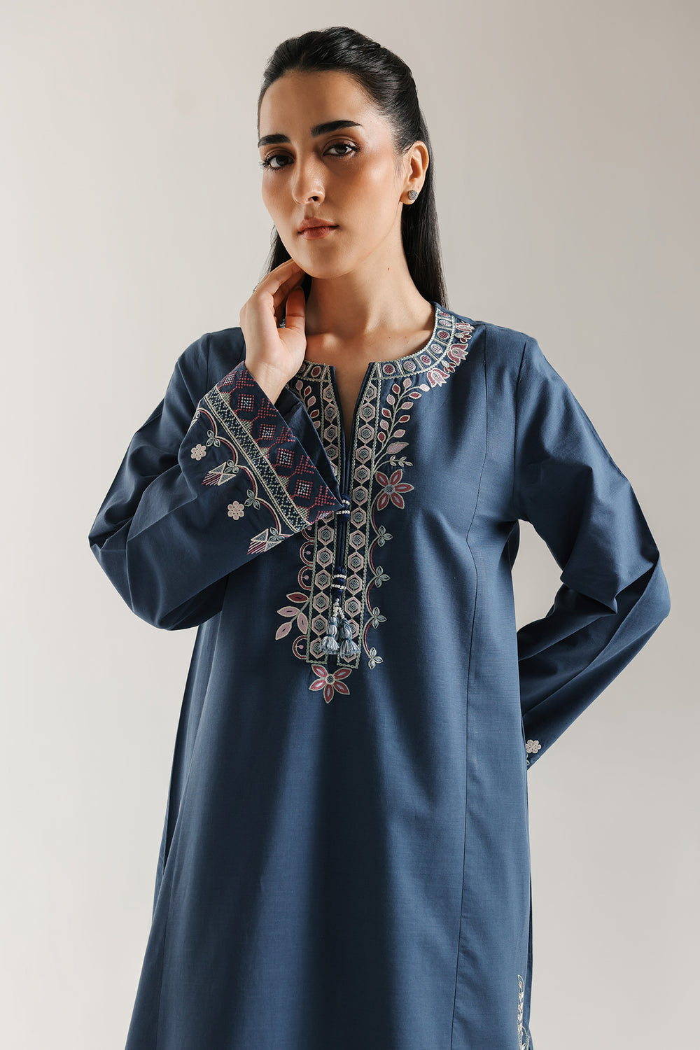 EMBROIDERED SHIRT (E6943/102/622)