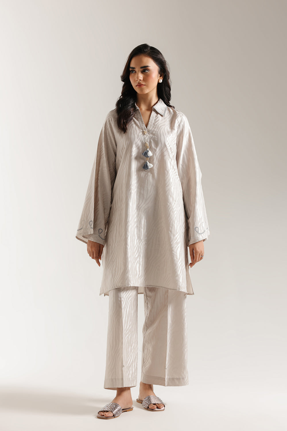 EMBROIDERED SUIT (E6949/102/817)