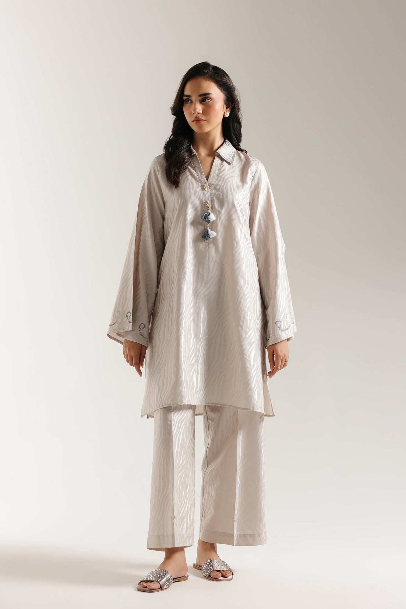 EMBROIDERED SUIT (E6949/102/817)