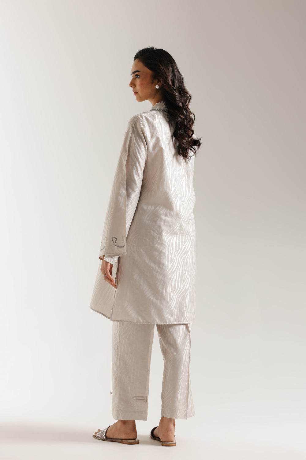 EMBROIDERED SUIT (E6949/102/817)