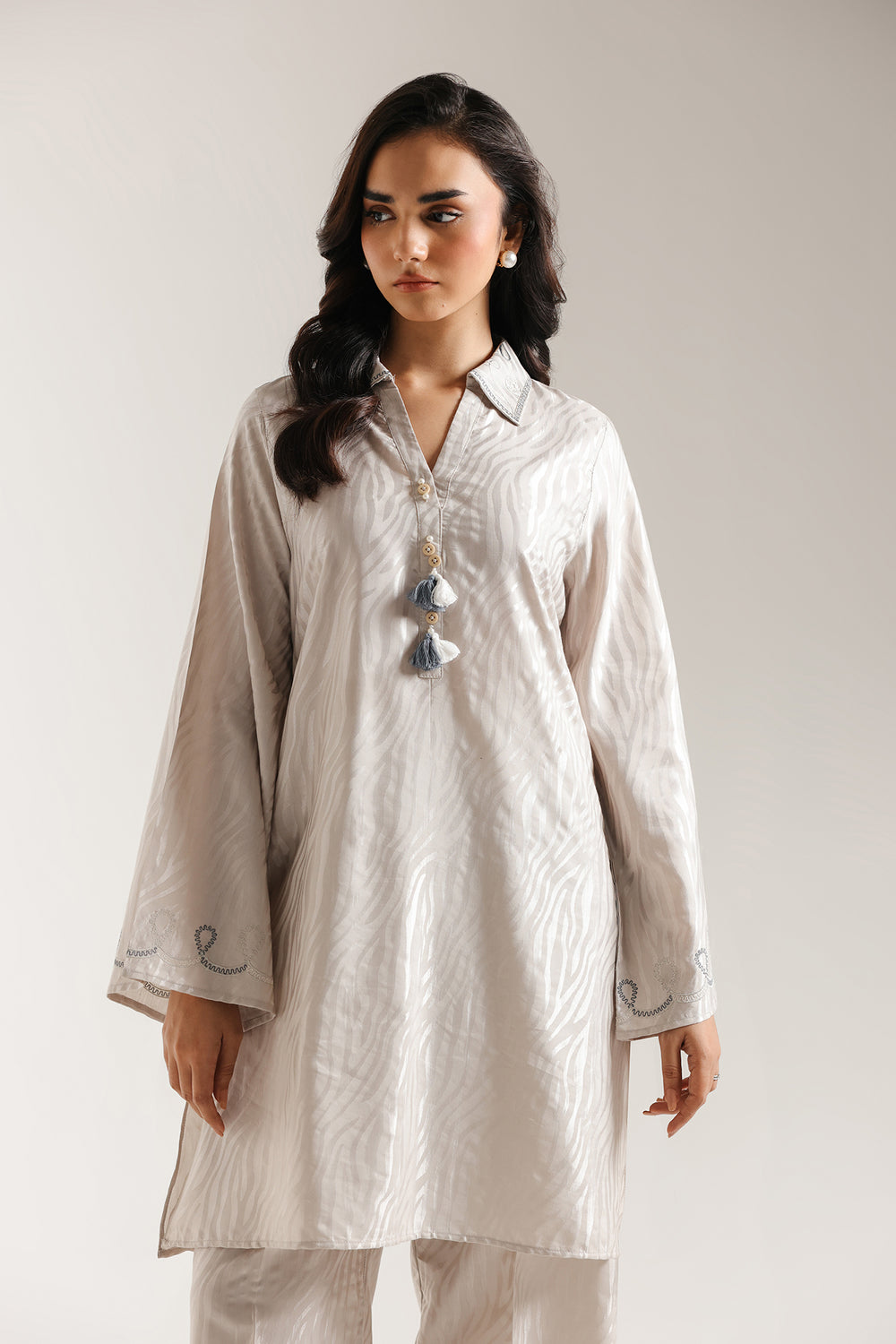 EMBROIDERED SUIT (E6949/102/817)