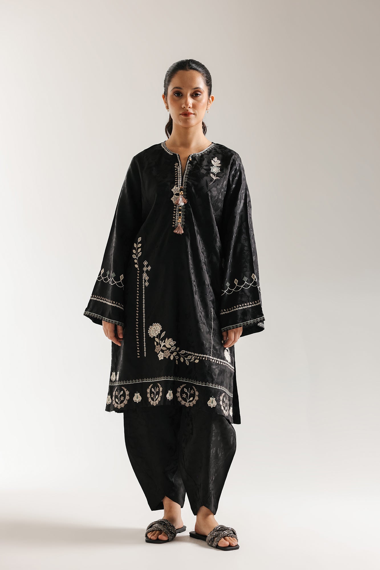 ETHNC WOMEN - WINTER COLLECTION 2025