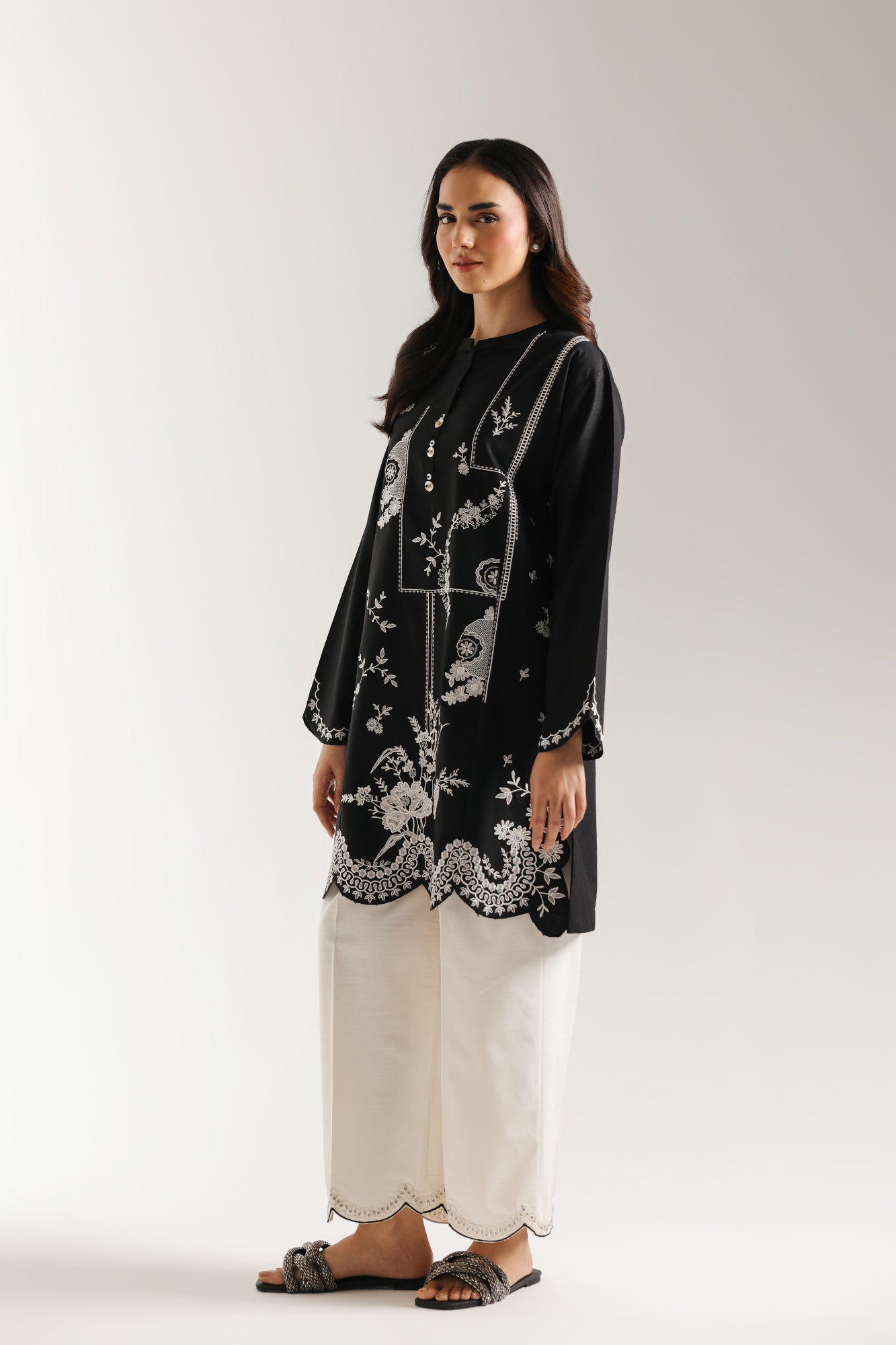 EMBROIDERED SUIT (E7035/102/902)