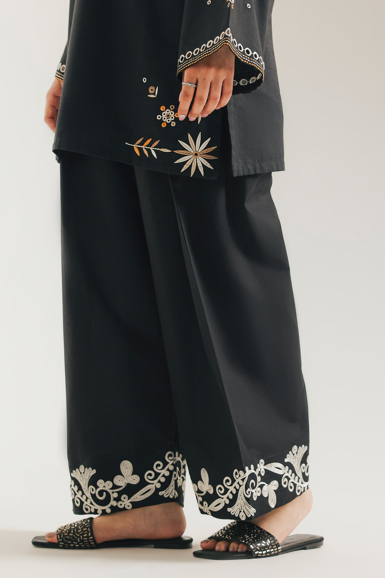 SHALWAR (E7050/102/901)