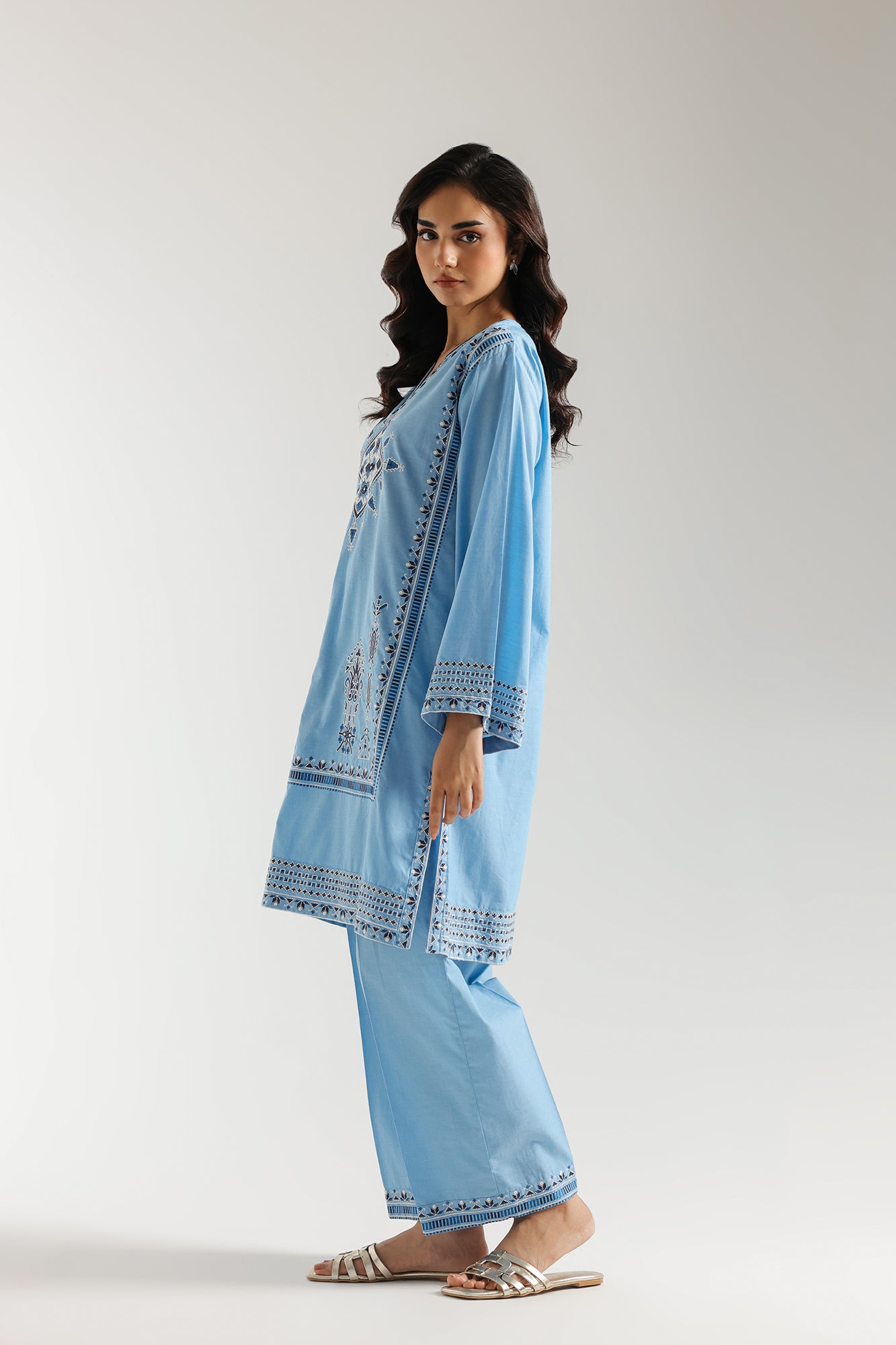 EMBROIDERED SUIT (E7152/102/636)