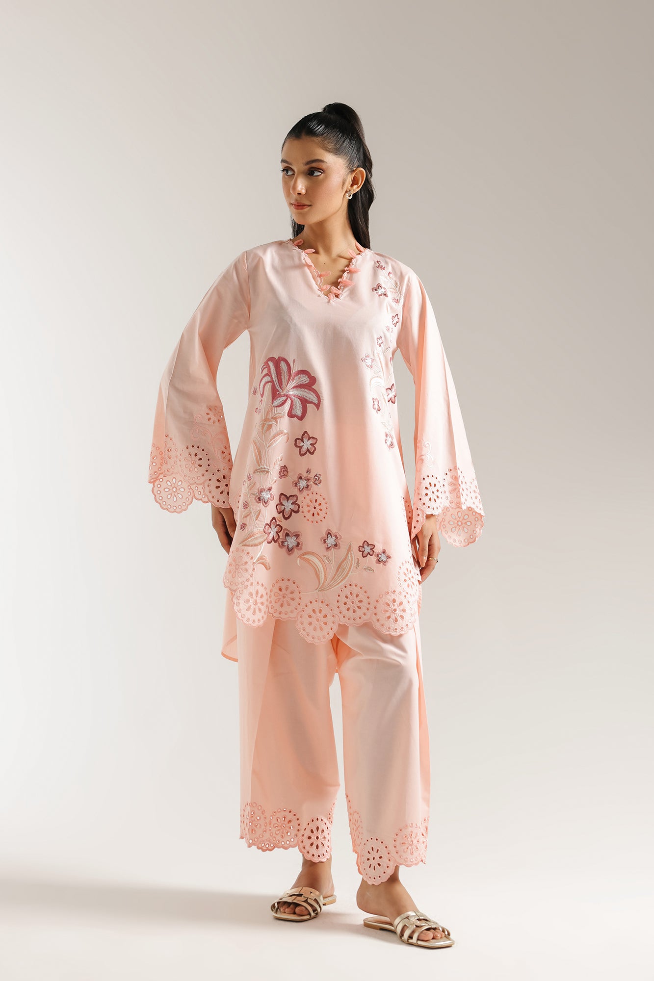 EMBROIDERED SUIT (E7153/102/316)