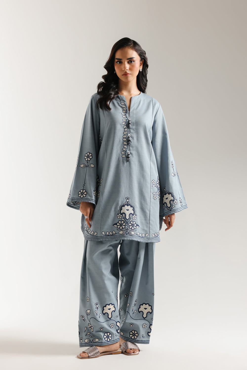 EMBROIDERED SUIT (E7237/102/628)