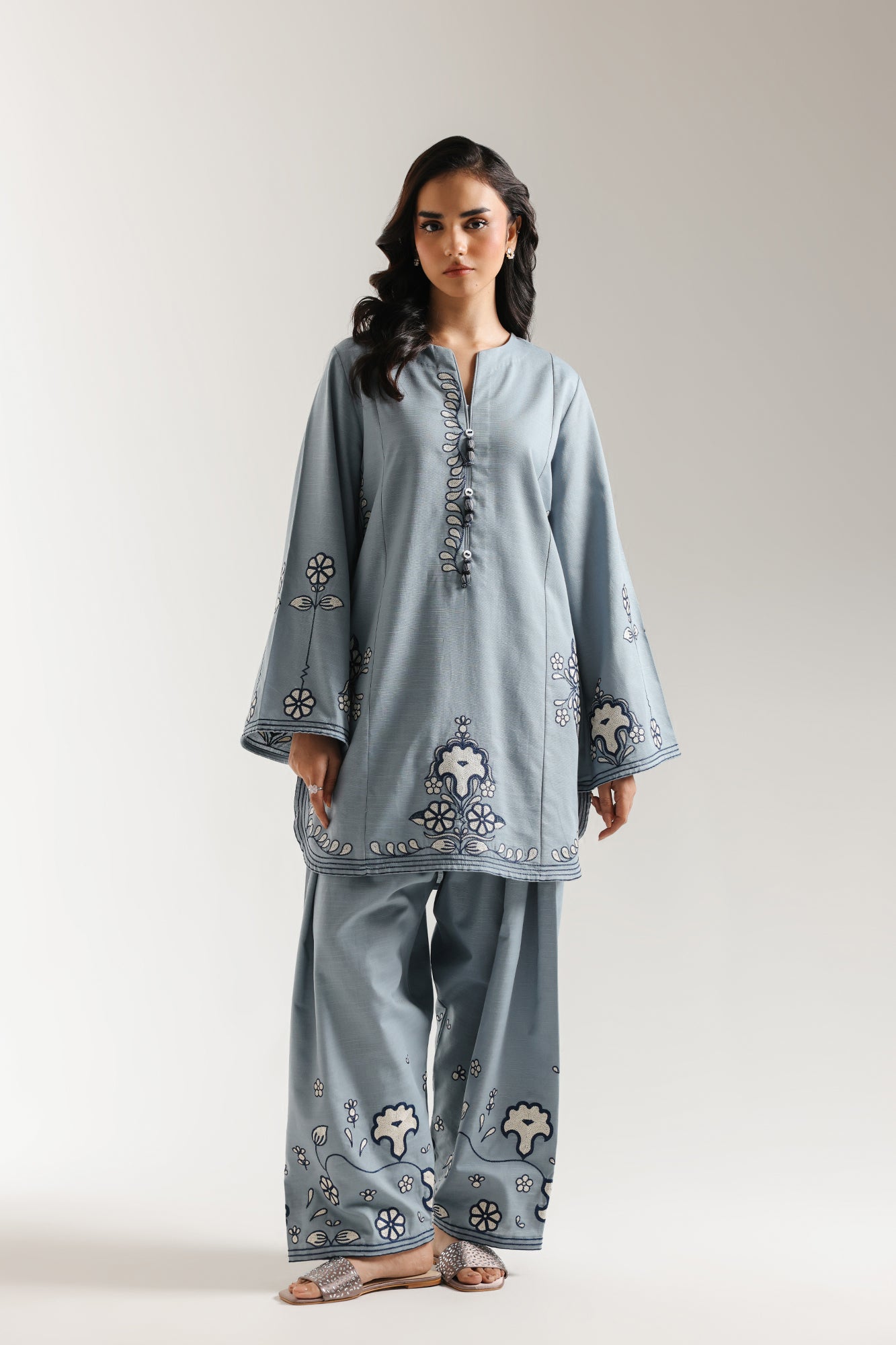 EMBROIDERED SUIT (E7237/102/628)