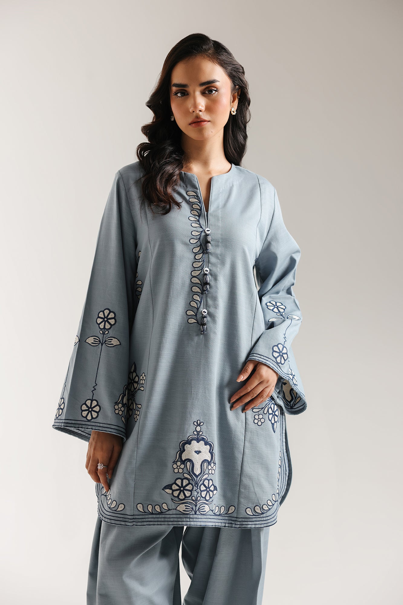 EMBROIDERED SUIT (E7237/102/628)