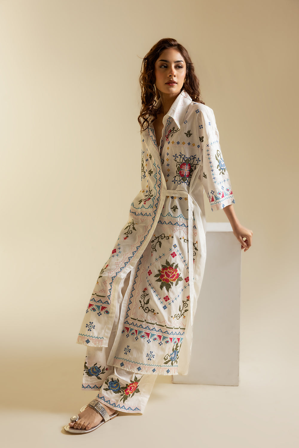 EMBROIDERED SUIT (S1E0461/119/001)