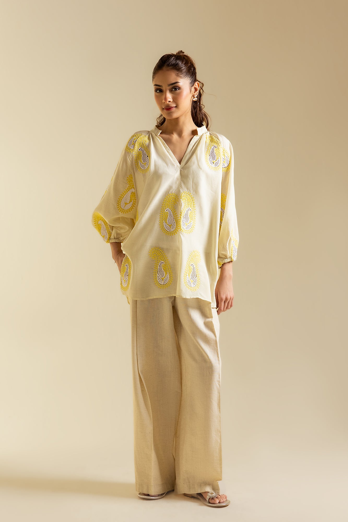 EMBROIDERED TOP (S2E0425/119/115)