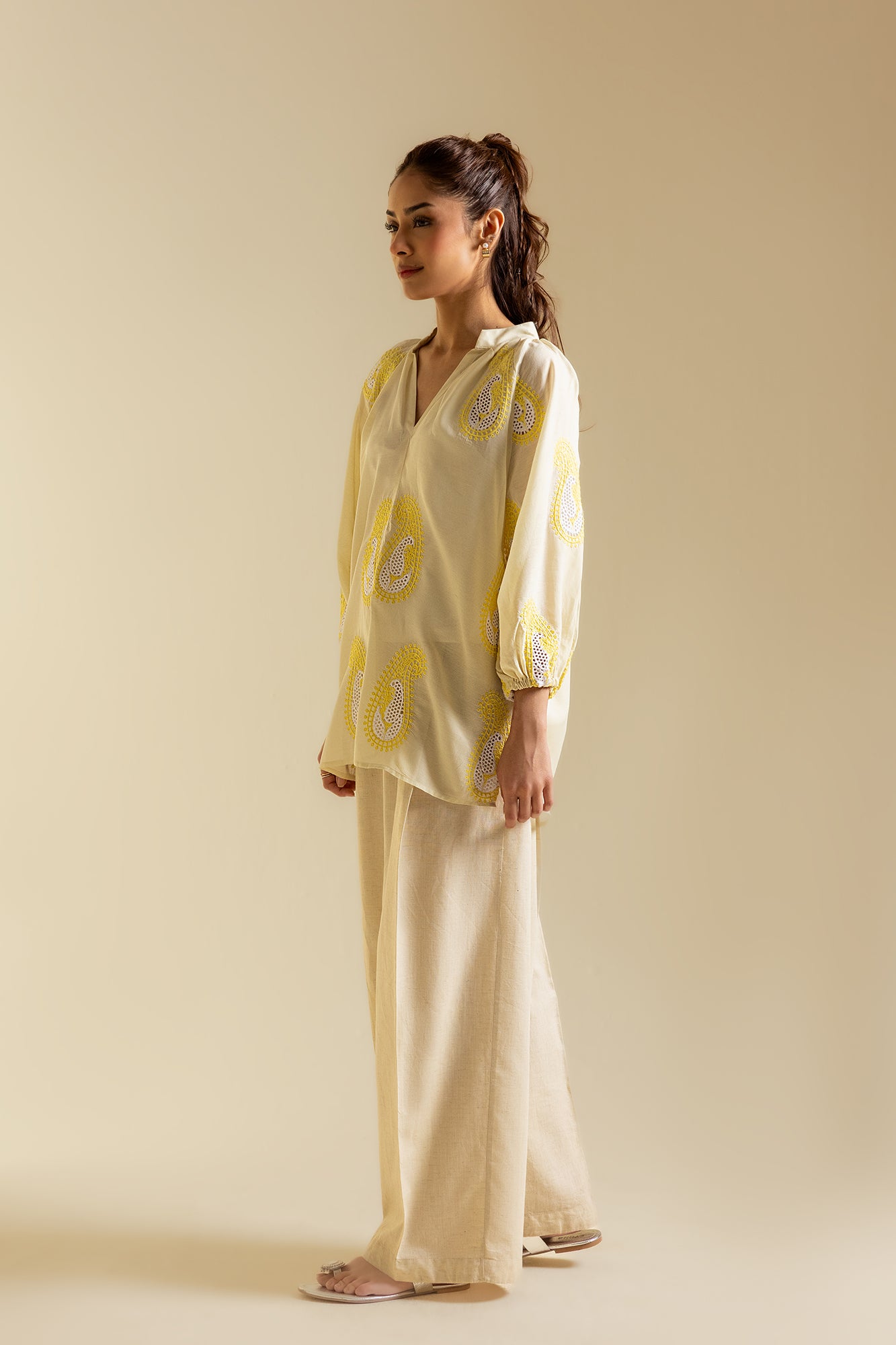 EMBROIDERED TOP (S2E0425/119/115)