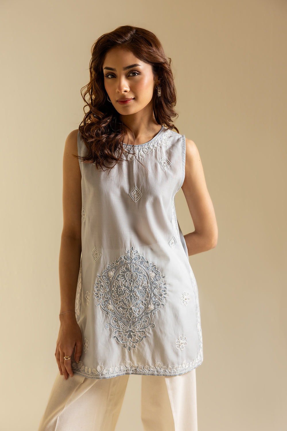 EMBROIDERED TOP (S2E0427/119/635)