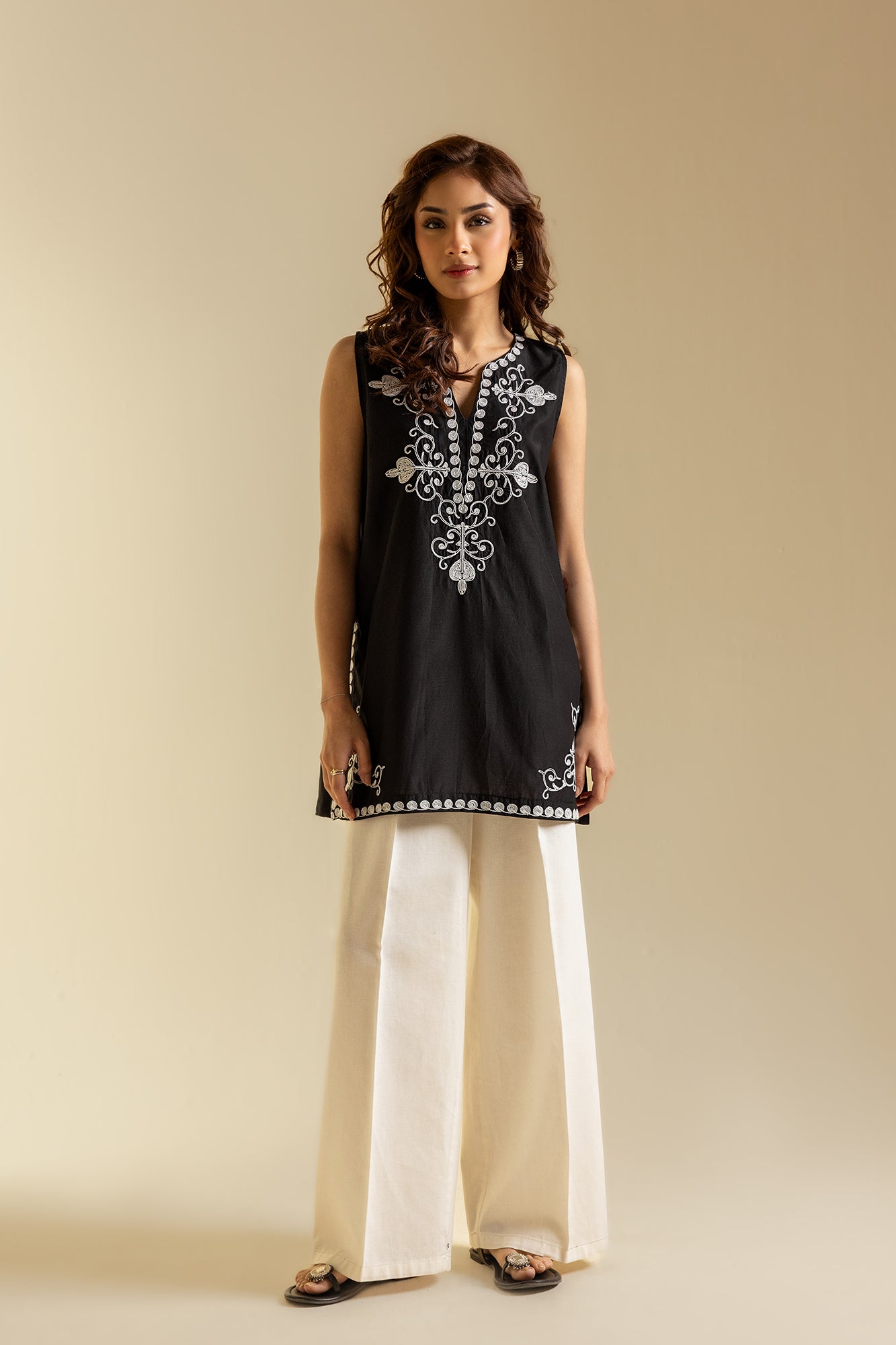 EMBROIDERED TOP (S2E0428/119/902)