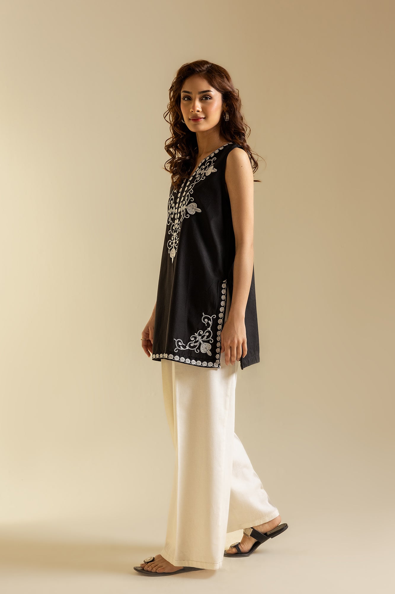 EMBROIDERED TOP (S2E0428/119/902)