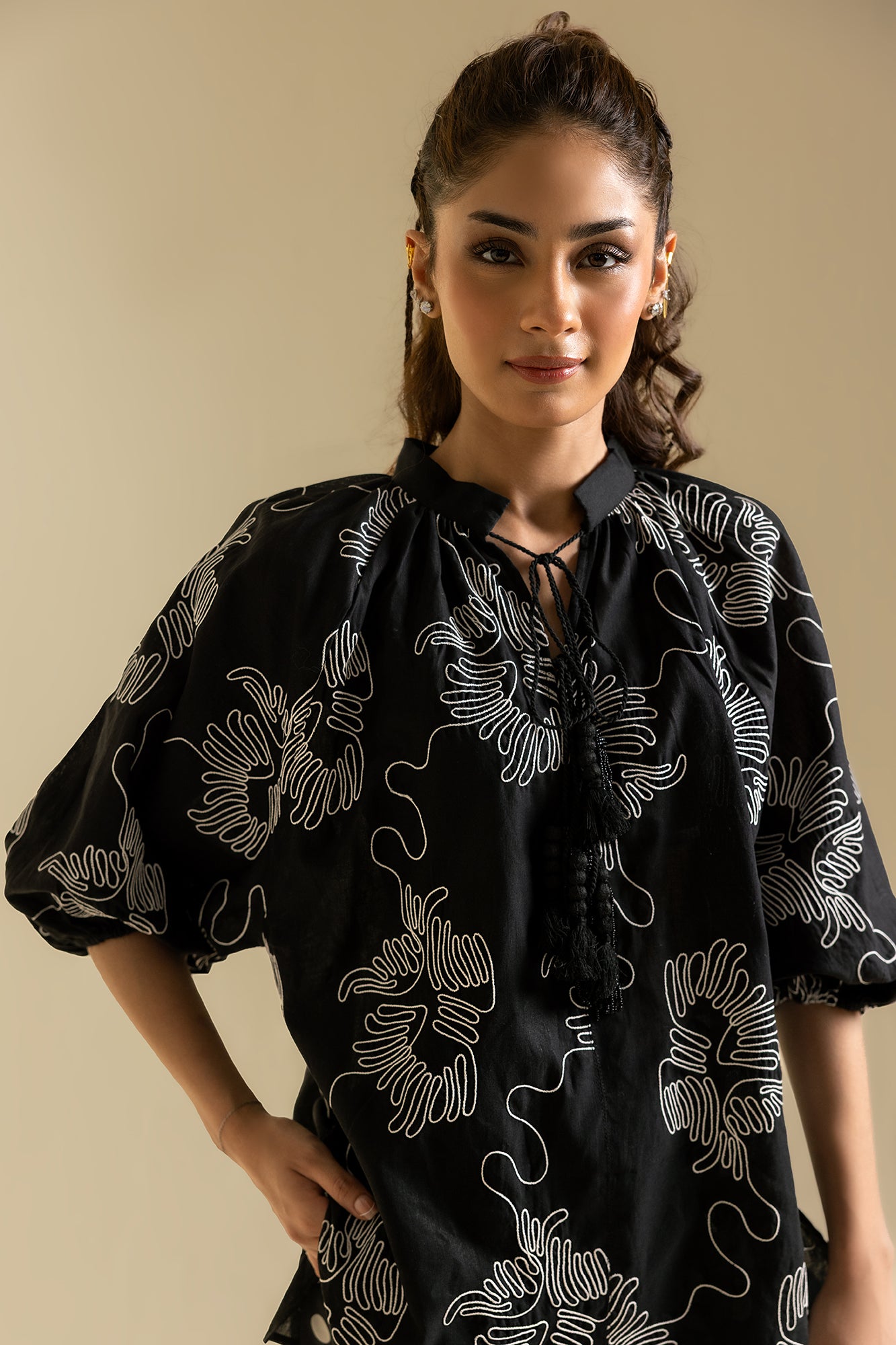 EMBROIDERED TOP (S2E0441/119/902)