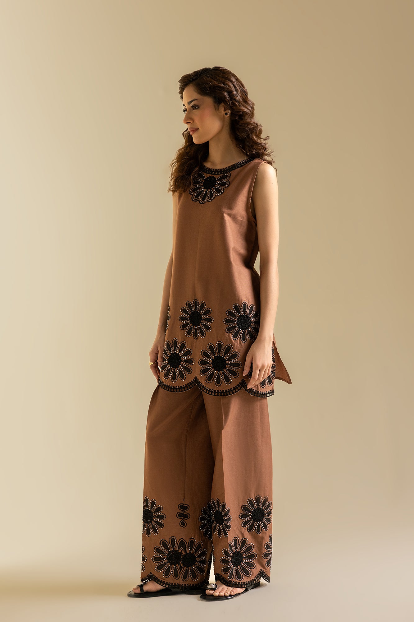 EMBROIDERED SUIT (S2E0482/119/801)