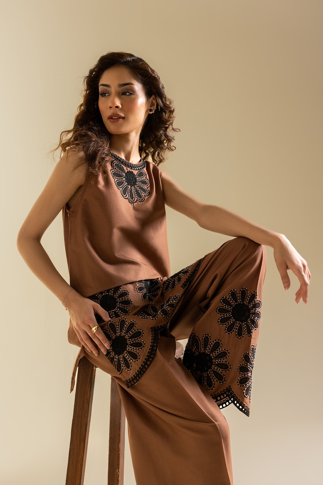 EMBROIDERED SUIT (S2E0482/119/801)