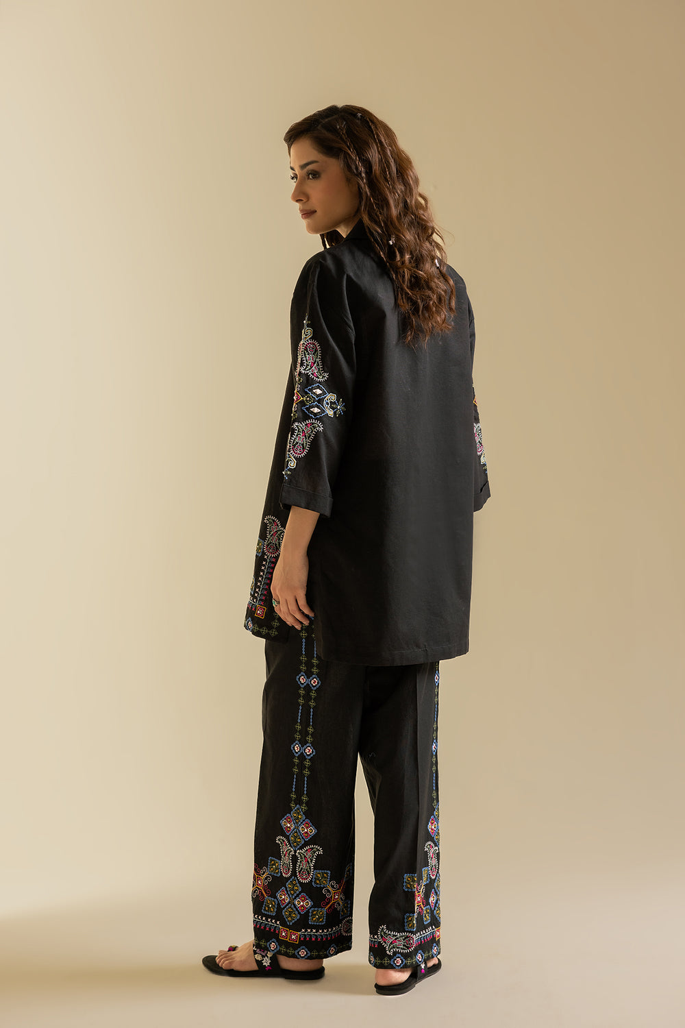 EMBROIDERED SUIT (S2E0501/119/902)