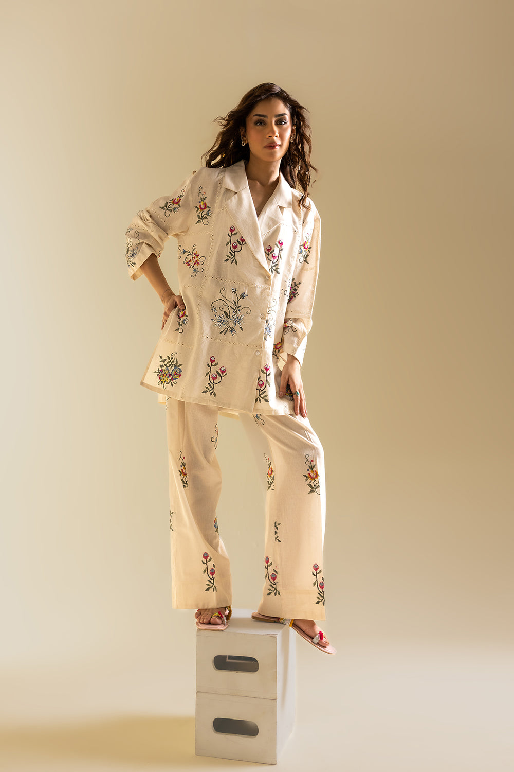 EMBROIDERED SUIT (S2E0551/119/002)