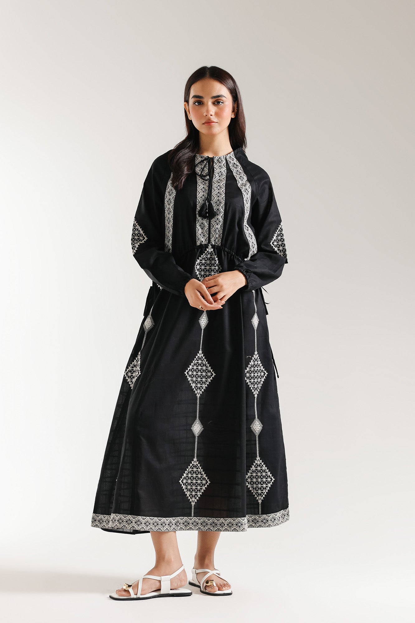 EMBROIDERED DRESS (S2E6525/102/902)