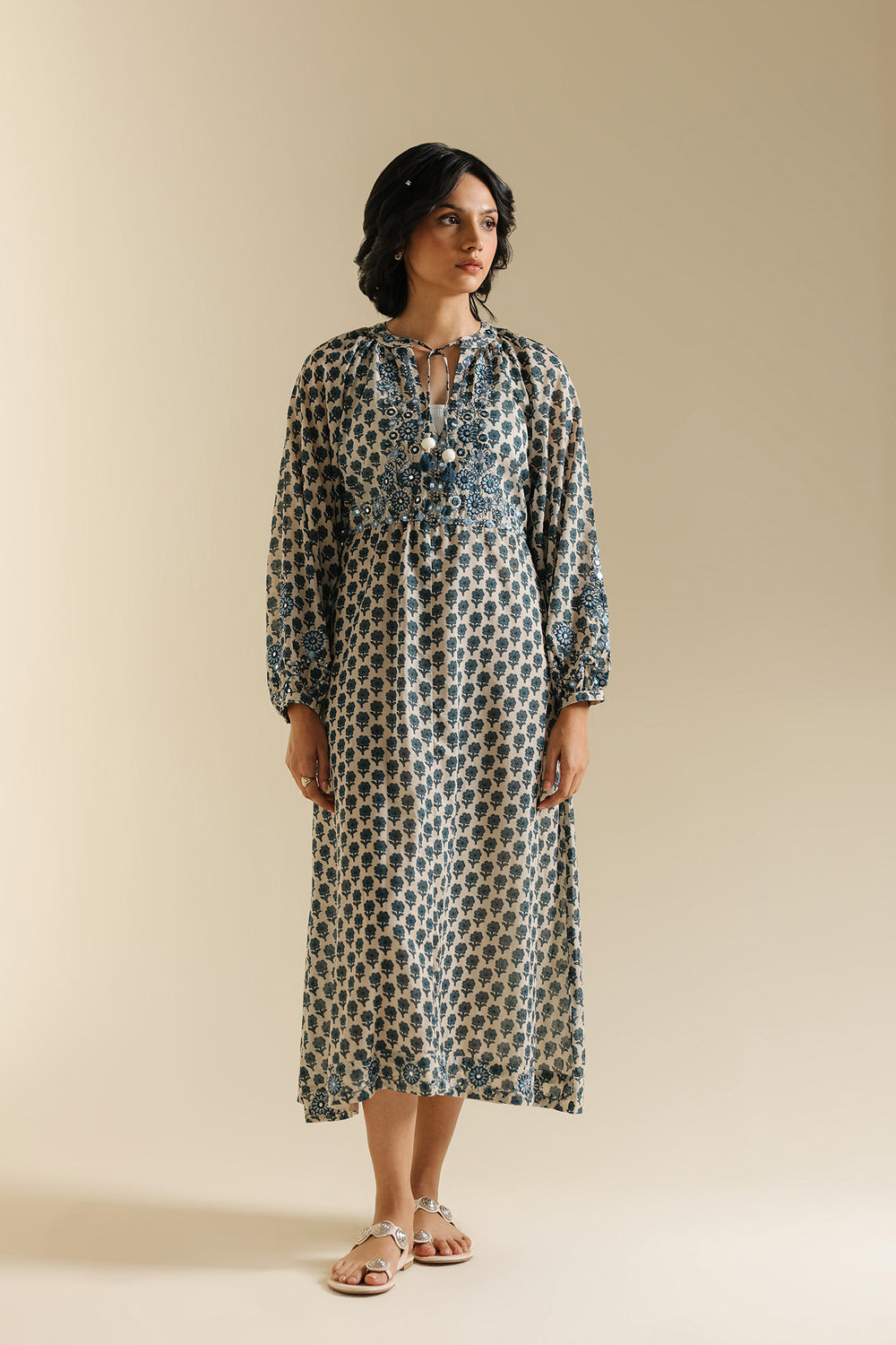 DRESS (S3E0433/119/006)