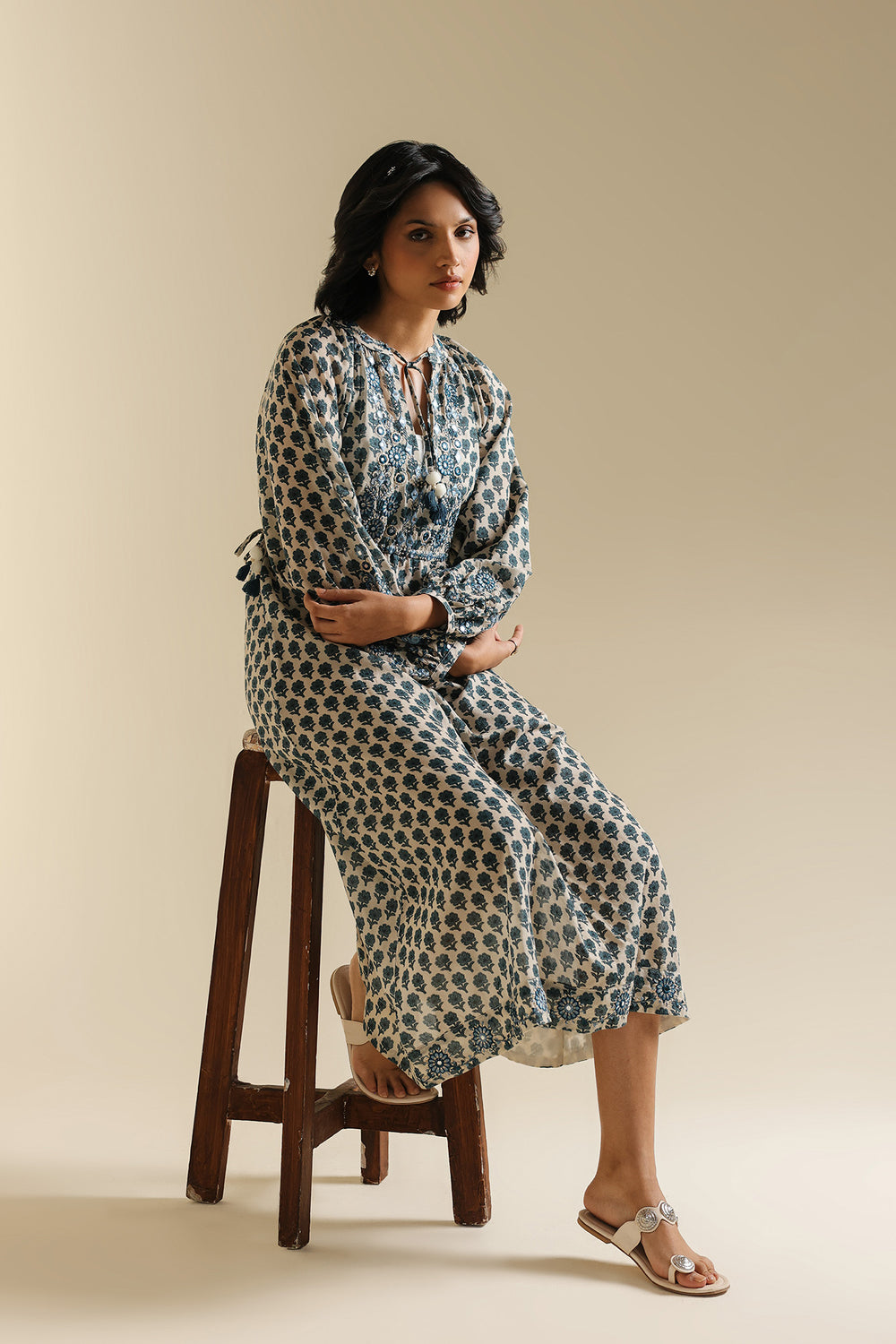 DRESS (S3E0433/119/006)