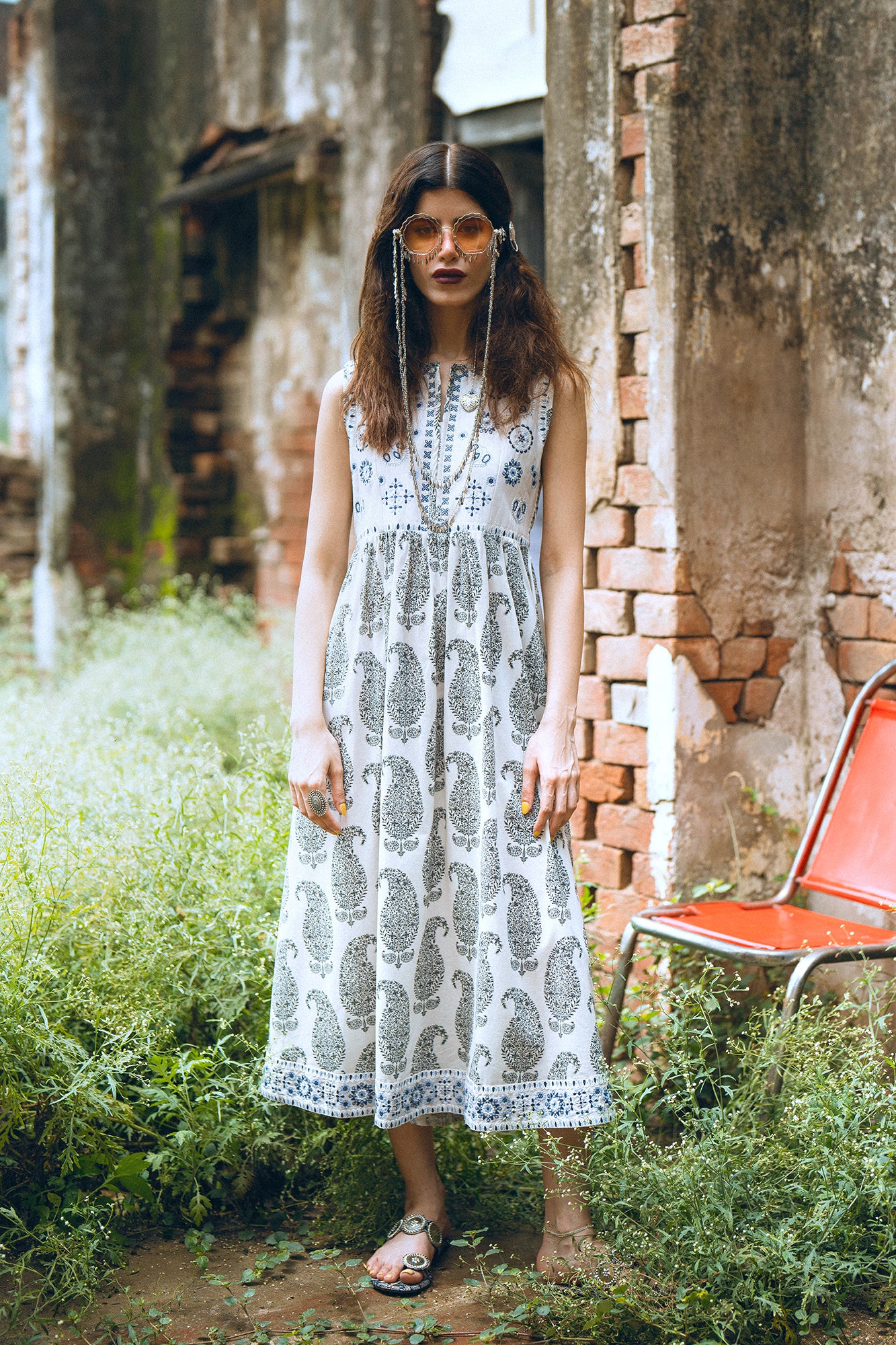 DRESS (S3E0523/119/002)