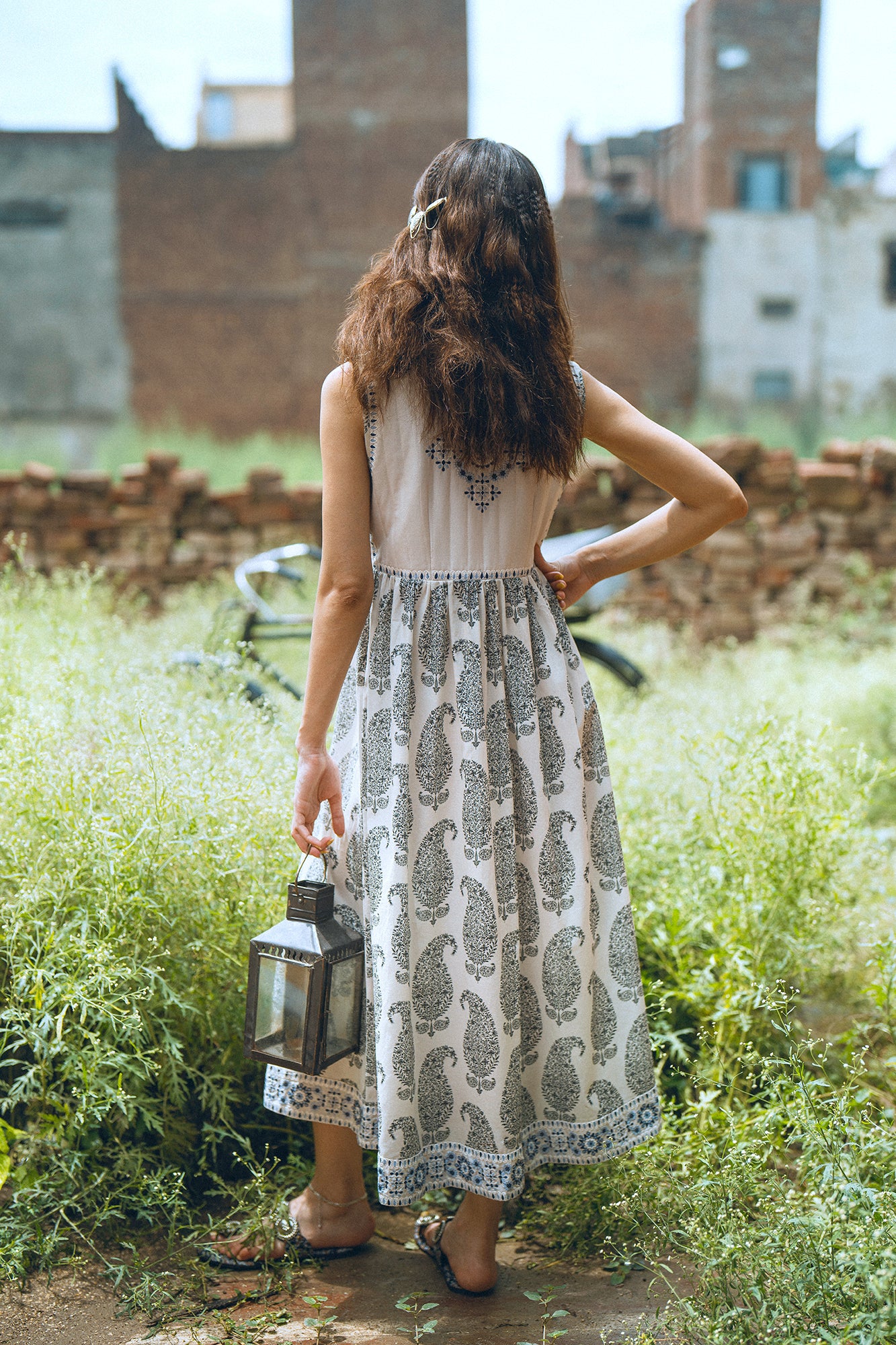 DRESS (S3E0523/119/002)