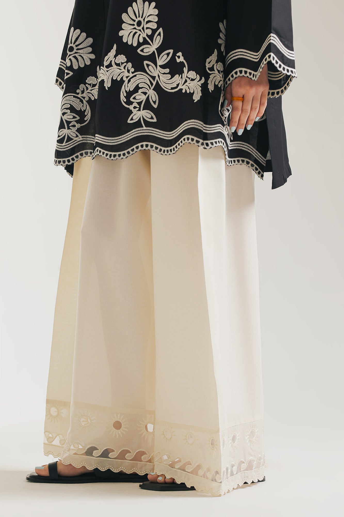 EMBROIDERED SHALWAR (S4E6482/102/002)