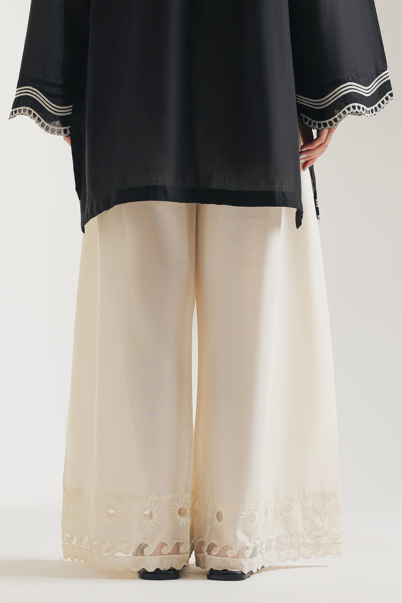 EMBROIDERED SHALWAR (S4E6482/102/002)