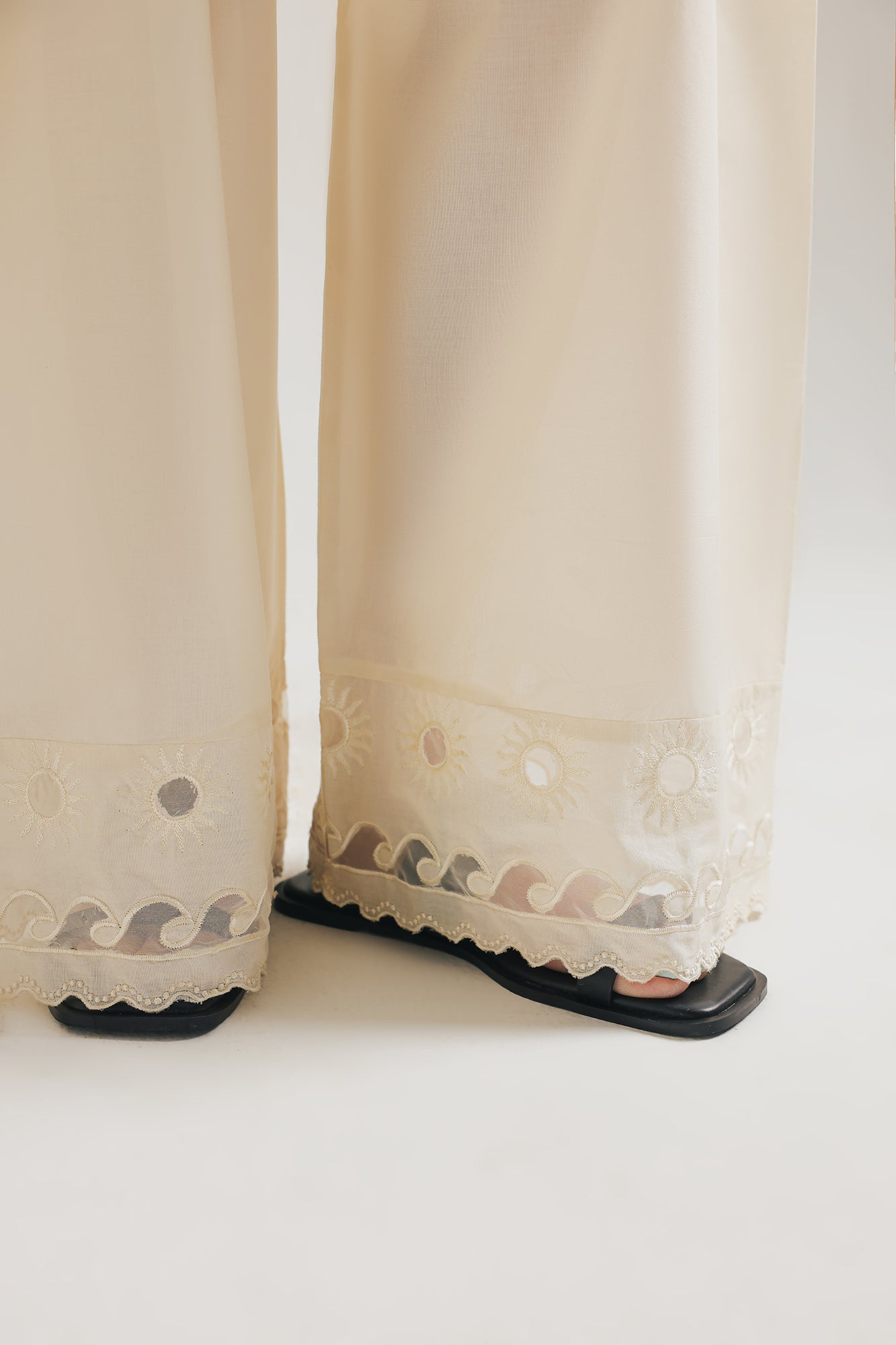 EMBROIDERED SHALWAR (S4E6482/102/002)
