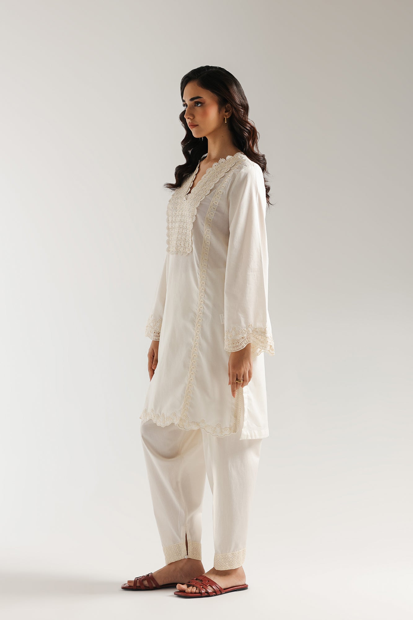 EMBROIDERED SUIT (S8E6401/102/002)