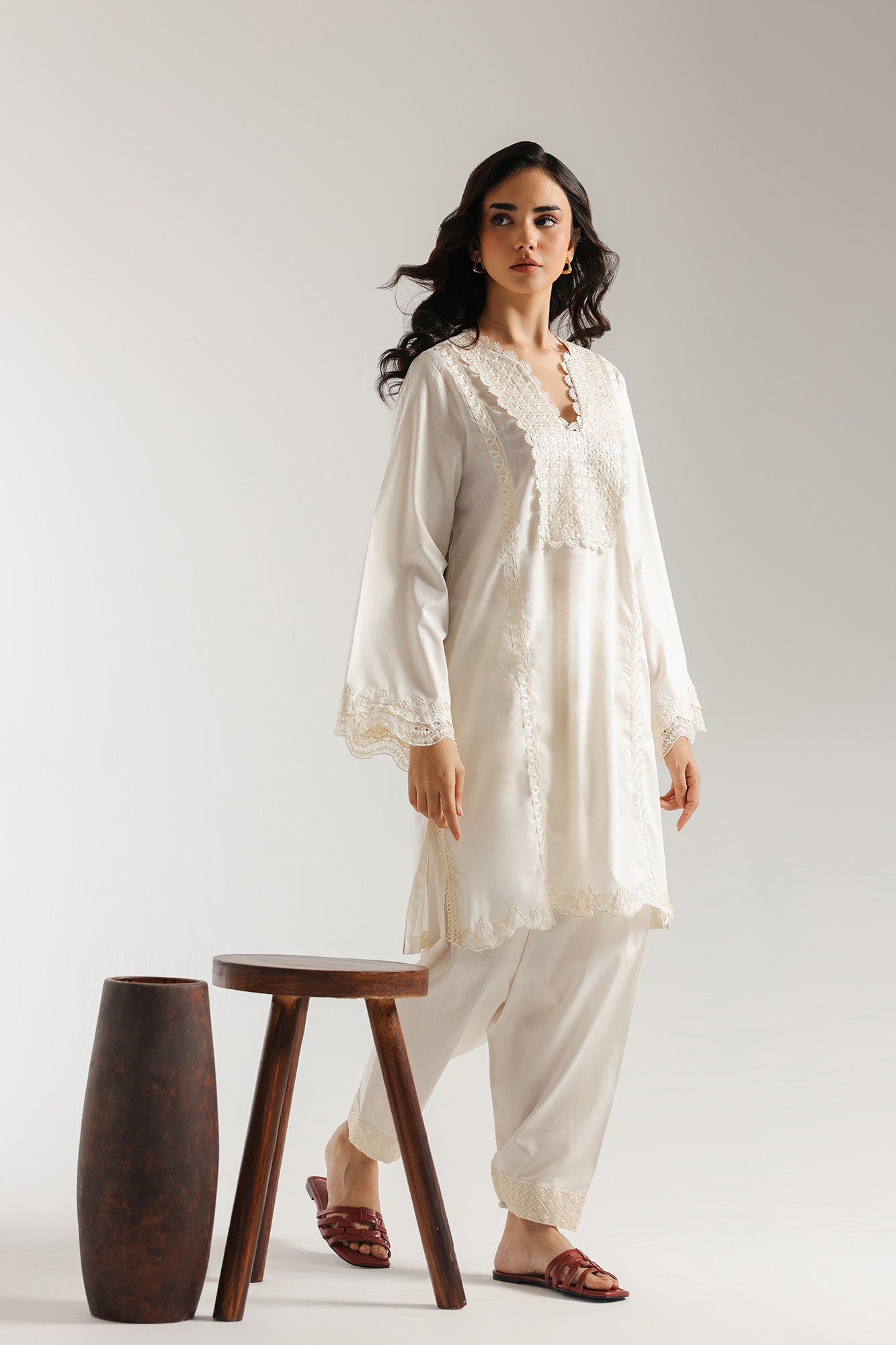 EMBROIDERED SUIT (S8E6401/102/002)