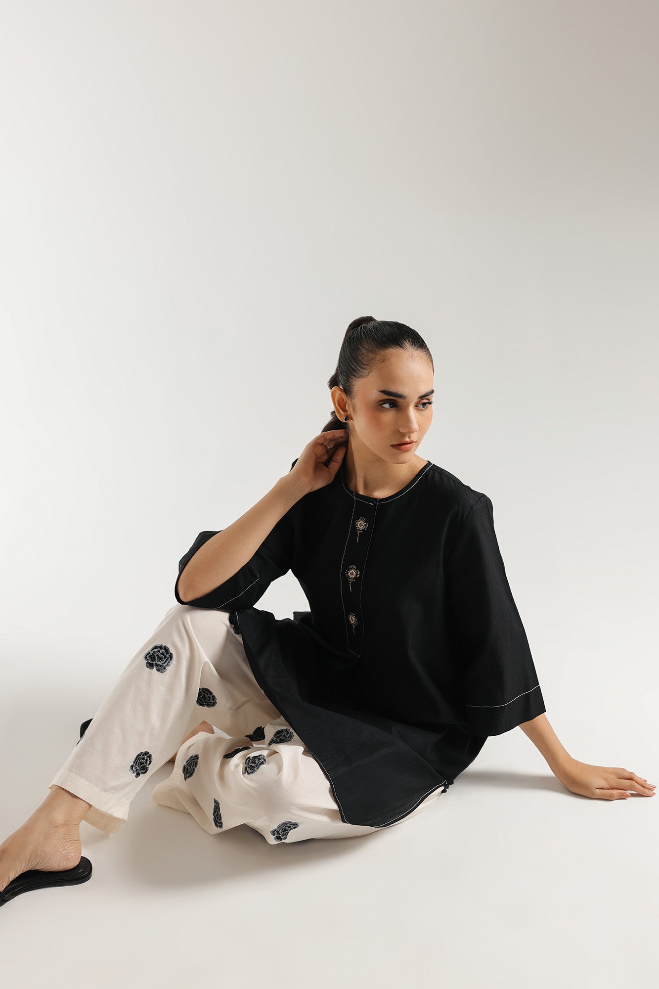 EMBROIDERED SUIT (S8E6403/102/902)