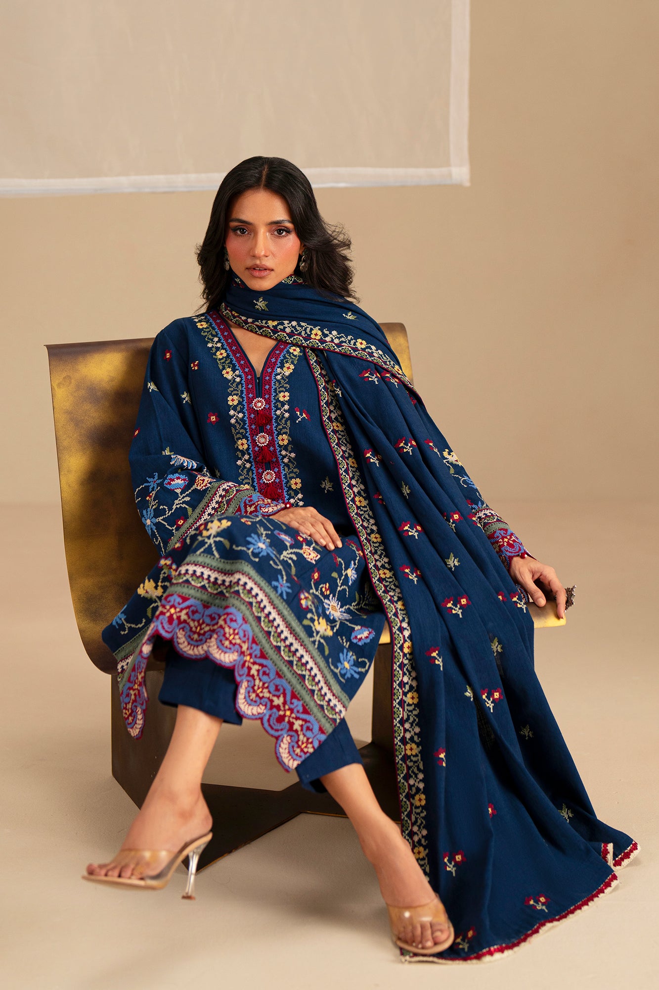 EMBROIDERED SUIT (E0781/203/622)