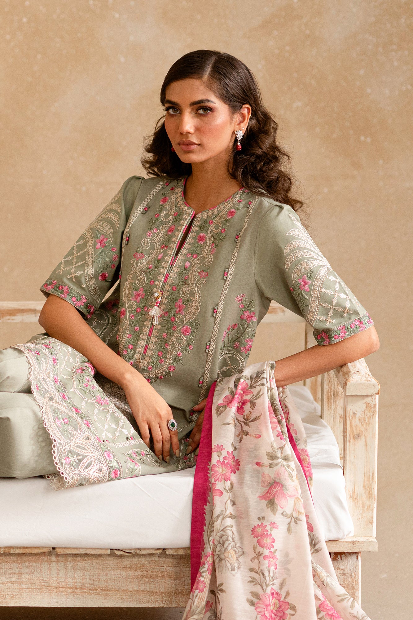 EMBROIDERED LAWN SUIT (E0557/203/127)