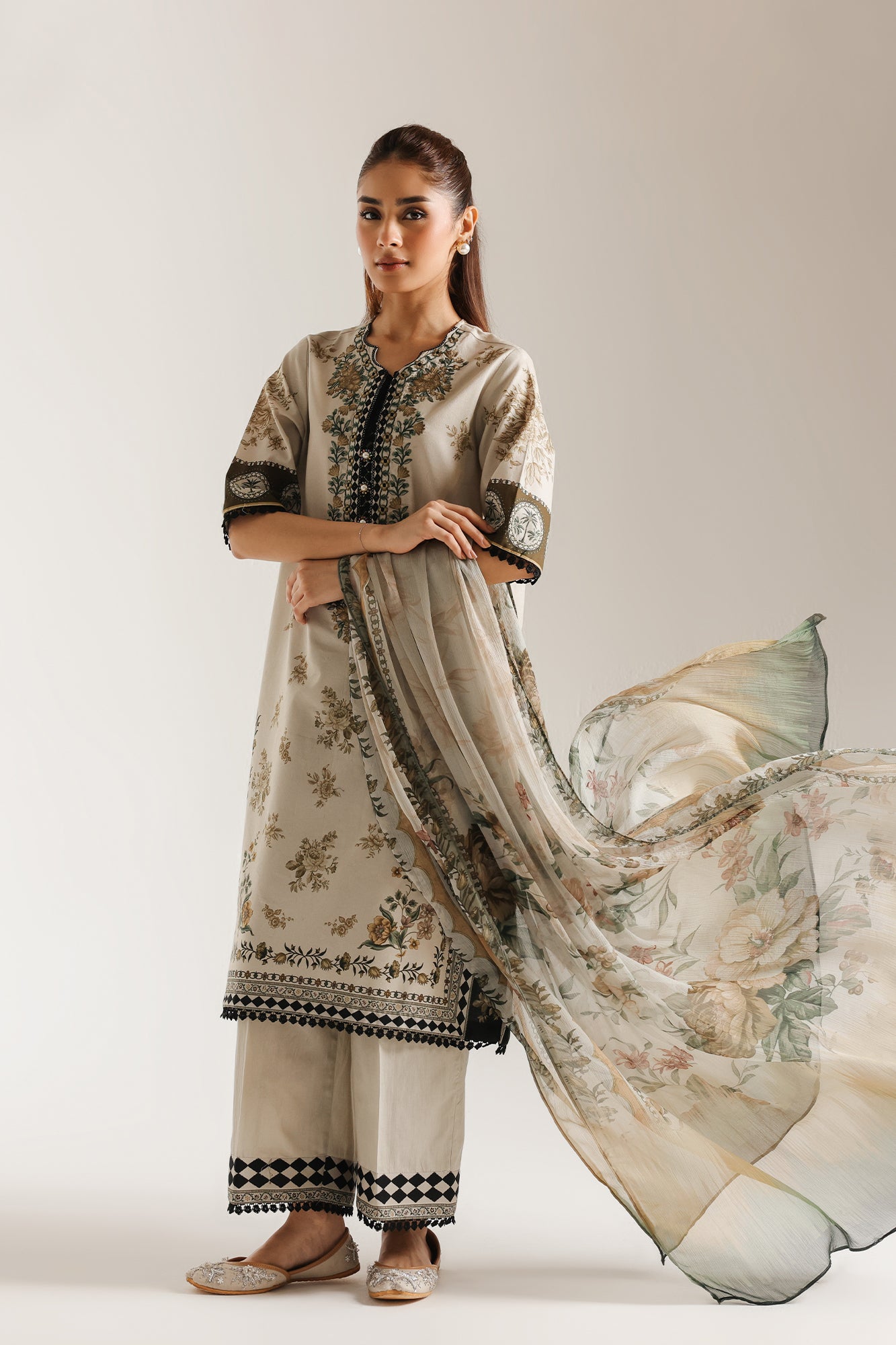 EMBROIDERED SUIT (E1009/203/006)