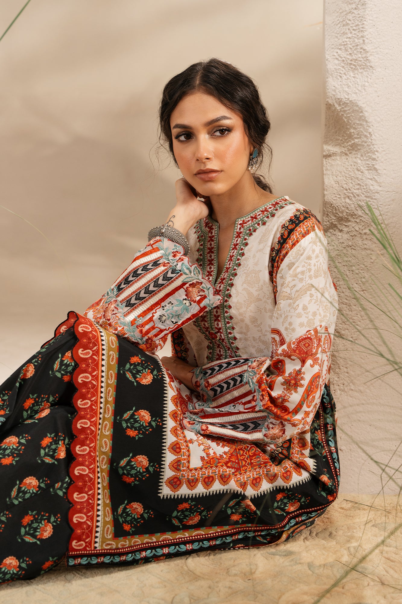 EMBROIDERED SUIT (E3470/103/003)